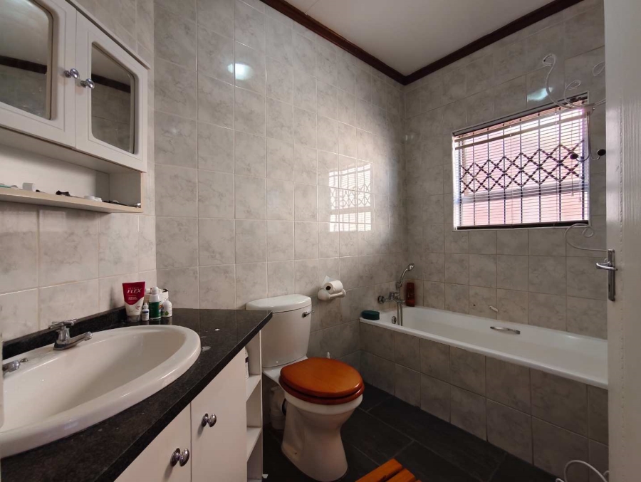 3 Bedroom Property for Sale in Langenhovenpark Free State
